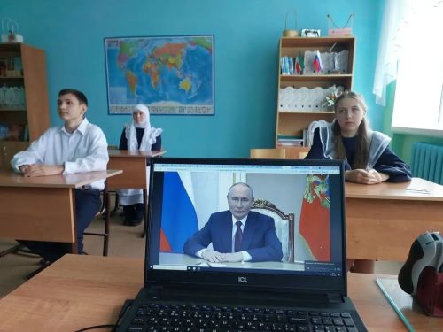 Новый учебный год в Именьковской школе начался традиционным разговором о важном