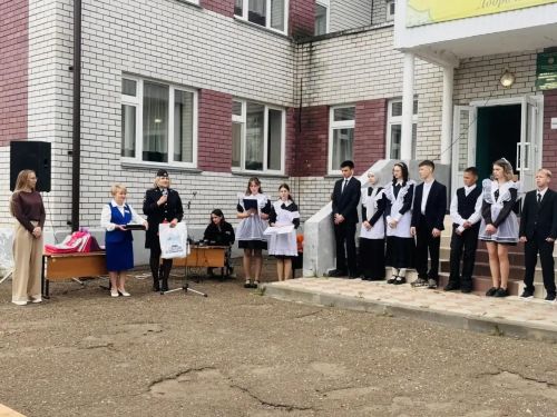 О безопасности на дороге говорили на школьной линейке