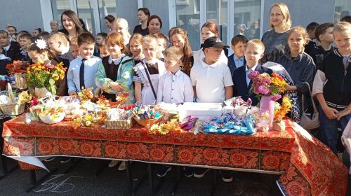 Осенняя ярмарка в Лаишевской школе №2 превратилась в праздник единства и культуры
