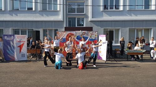 Осенняя ярмарка в Лаишевской школе №2 превратилась в праздник единства и культуры