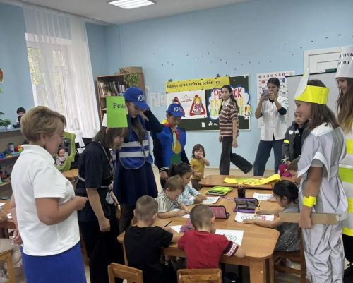 Юные инспекторы научили правилам безопасности воспитанников детского сада «Милэшкэй»