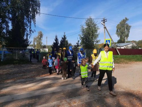 Сказка на дороге: дошколята в Орловском саду выучили правила движения