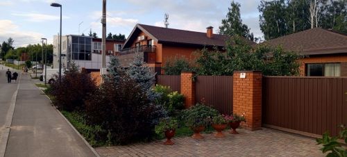 Жители Лаишево своими руками превратили город в цветущий сад