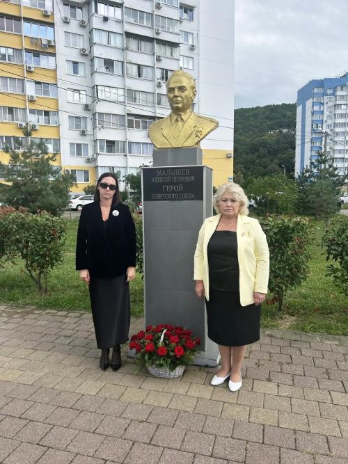 Столбищенские кадеты почтили память Героя А.П. Малышева на его 100-летии в Сочи