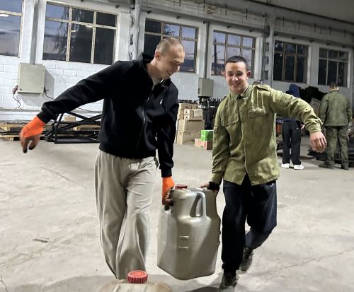 38‑й гуманитарный груз из Лаишевского района: «Нива» и ВАЗ‑2101 ушли на передовую