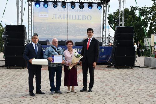 На Дне города наградили семейные пары, супружеский стаж которых 50 и более лет
