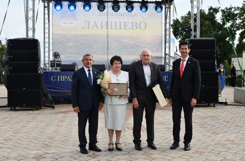 На Дне города наградили семейные пары, супружеский стаж которых 50 и более лет