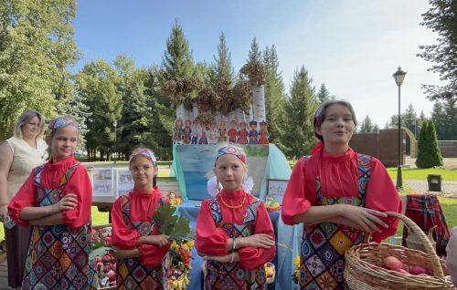 Глава района Ильдус Зарипов оценил мастерство местных ремесленников в День города