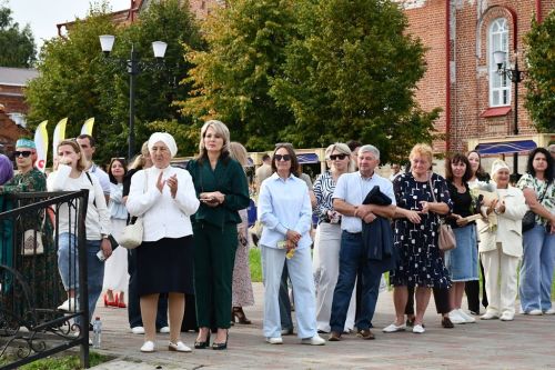На Дне города наградили семейные пары, супружеский стаж которых 50 и более лет