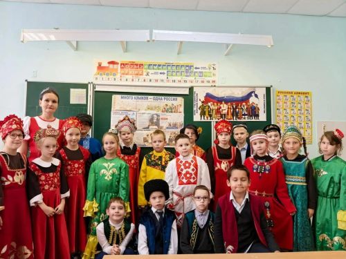 Орловские школьники присоединились к празднованию Дня языков народов России
