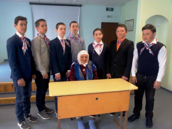 В Лаишевском районе школьники встретились с той, кто помнит военные годы