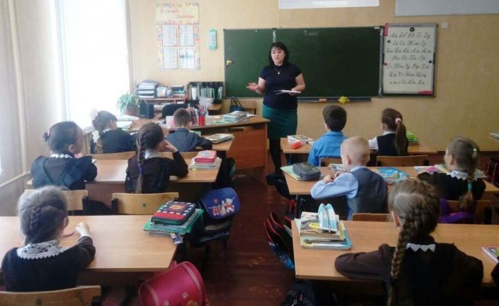 Урок мужества в Лаишевской гимназии №1 провели сотрудники библиотеки