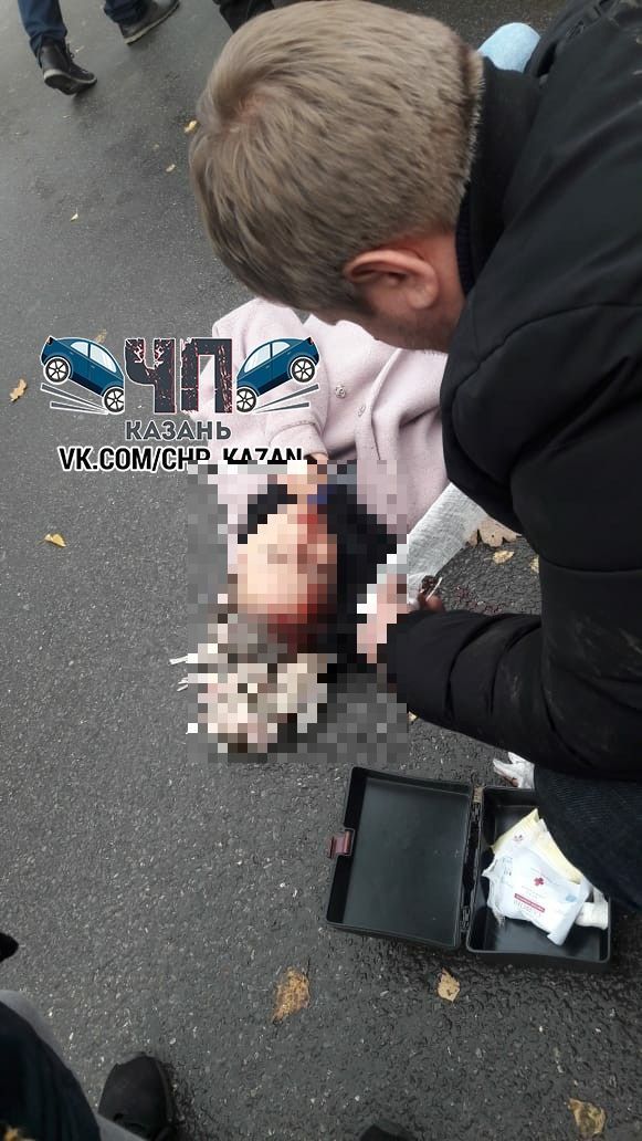 Вместе с девушкой под колеса автобуса на Ферме-2 в Казани попал двухлетний ребенок
