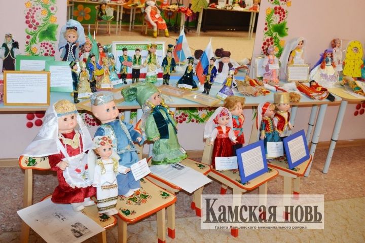 Районный конкурс на лучший кукольный наряд проходит в детском саду "Рябинка"