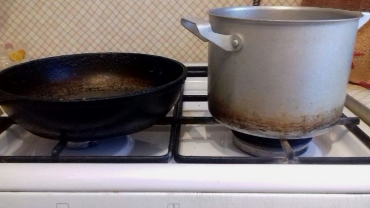 Как отчистить сковороду  и металлические кастрюли