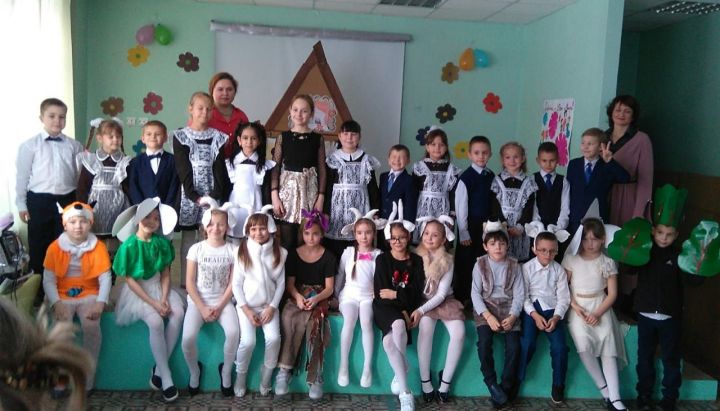 Школьники Лаишевского района поздравили своих мам с праздником