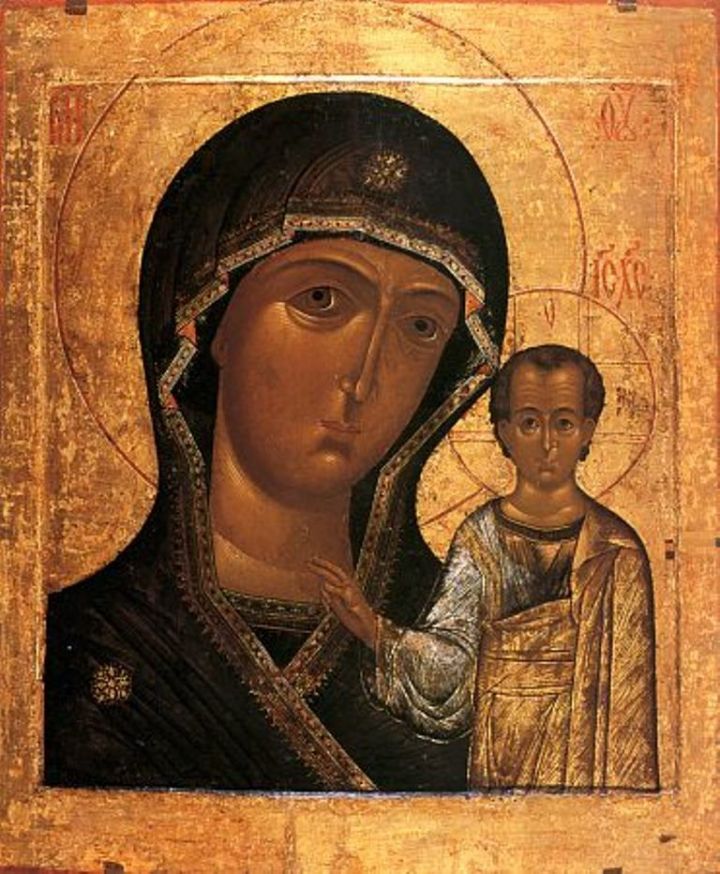 Сегодня - праздник Казанской иконе Божией Матери  (в память избавления Москвы и России от поляков в 1612 г ).