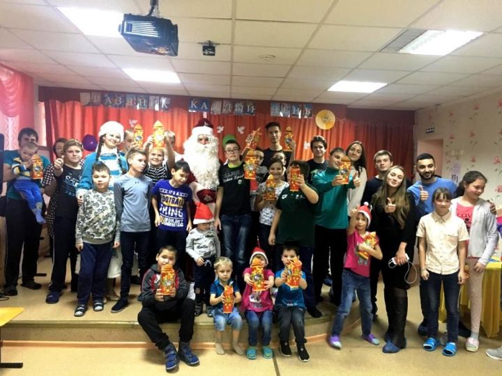 Студенты-волонтеры Казанского (Приволжского) Федерального университета подарили праздник детям-инвалидам