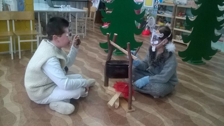 В Лаишевском районе школьники поставили спектакль для детсадовцев