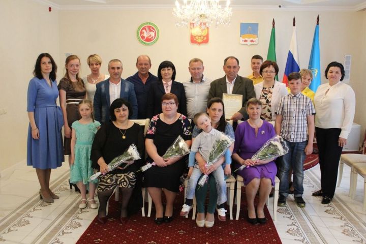 Международный день семьи в Лаишевском ЗАГСе. Видео