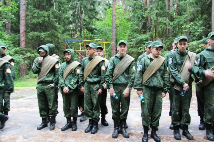 Татарстанские кадеты борются за победу в оборонно-спортивном лагере «Гвардеец»