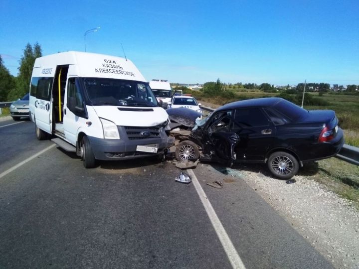 Междугородный автобус попал в аварию в Лаишевском районе