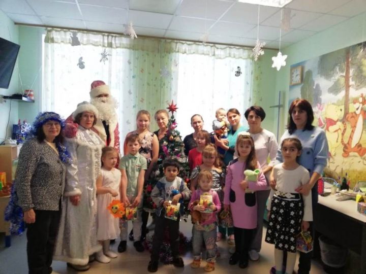 Дед Мороз поздравил пациентов Лаишевской больницы
