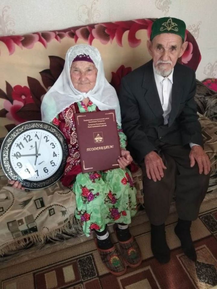 Жительница Нармонки Гасима Хабибулловна Масгутова принимала поздравления с 90-летием