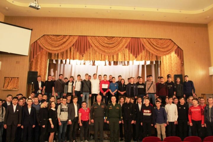 Лаишевской молодежи рассказали о преимуществах военной службы по контракту