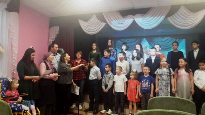 Дети Лаишевского детского дома поют о маме