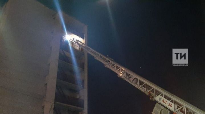 На пожаре в девятиэтажке в Альметьевске спасли шестерых взрослых и ребенка