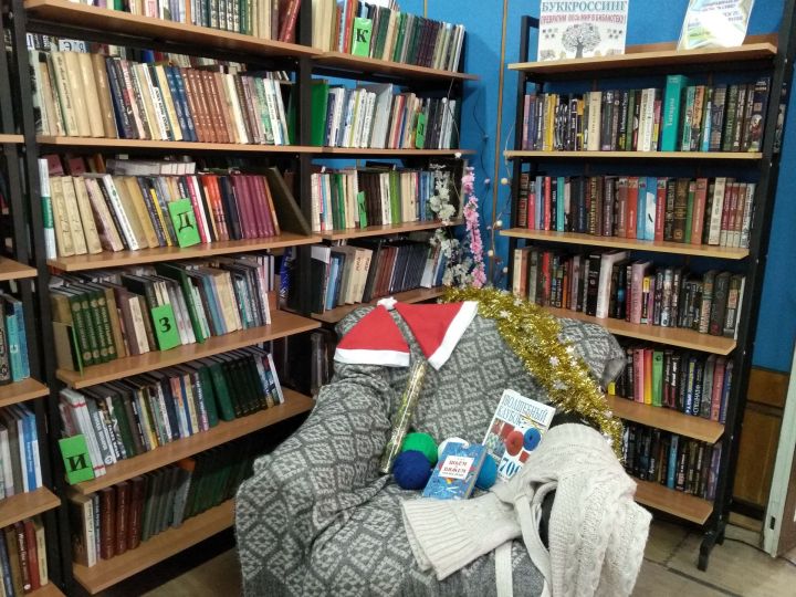 Лаишевская библиотека открыла праздничную книжную выставку