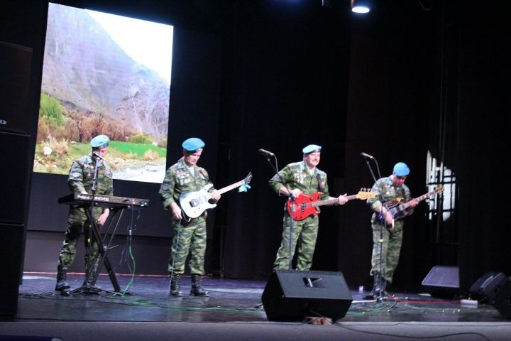 Концерт группы "Голубые береты" в лаишевском РДК. Видео. Часть 1