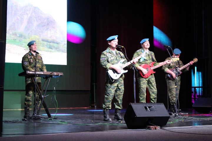 Концерт группы "Голубые береты" в лаишевском РДК. Видео. Часть 2