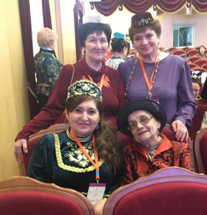 Лаишевцы участвуют во Всемирном съезде татарских женщин