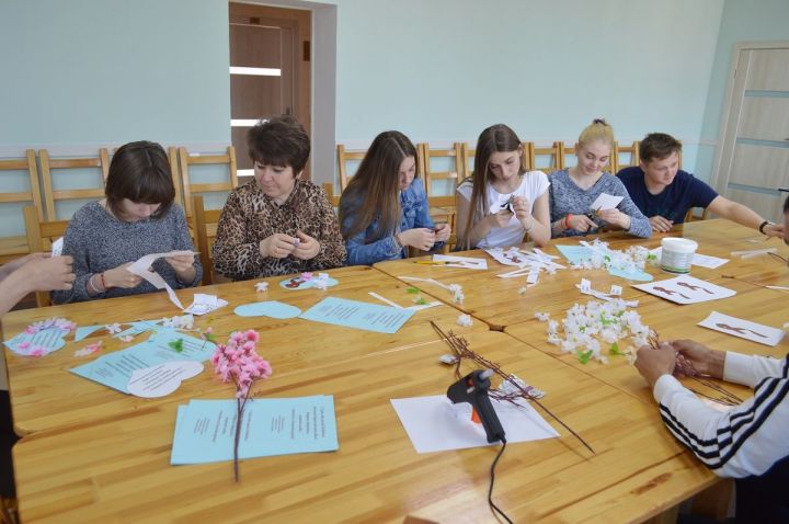 Лаишевские дети делают сувениры ко Дню Победы