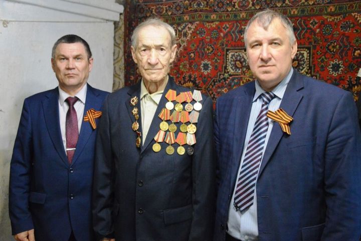 Рустам Минниханов поздравил ветеранов Лаишевского района  в канун великой Победы