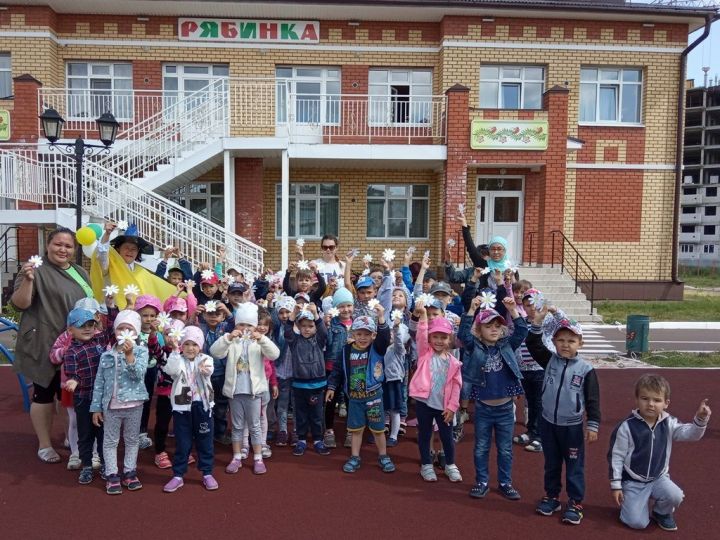 В лаишевском детском саду «Рябинка» отпраздновали День семьи, любви и верности