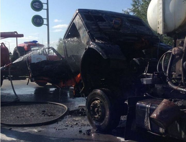 В Лаишевском районе вблизи заправки сгорел автомобиль