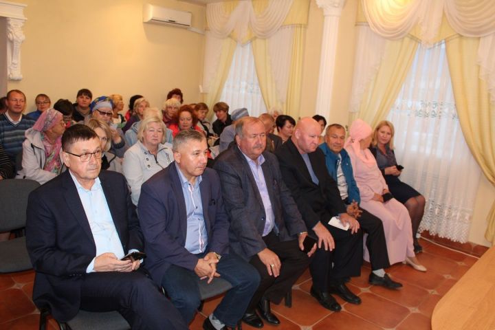 Жители Лаишева встретились с депутатом Госсовета РТ