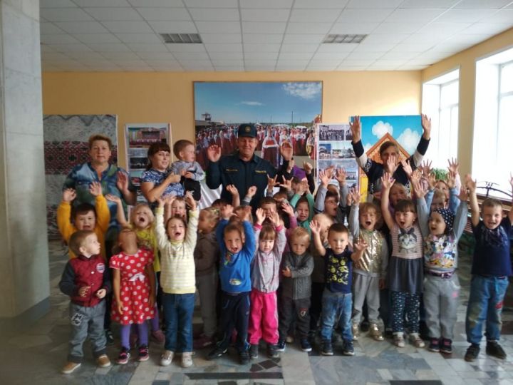 Юные жители Лаишевского района встретились с пожарными
