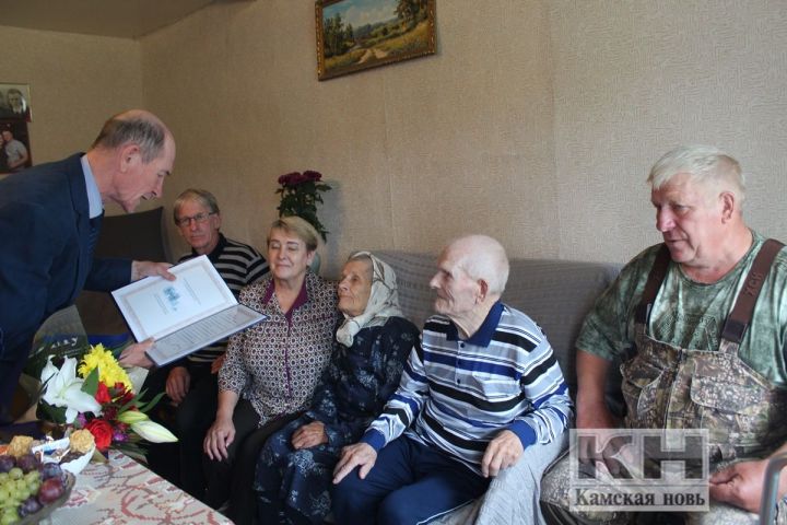 Сегодня отметил свой юбилей один из старейших жителей Лаишевского района – Леонид Александрович Сарбаев
