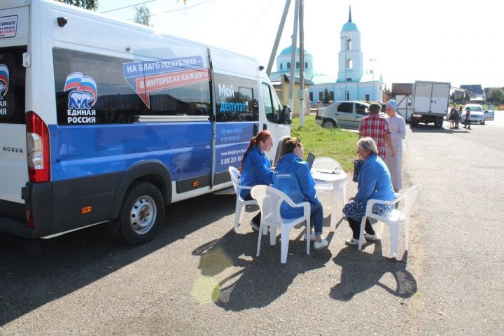 В Лаишевском районе действует мобильная приемная «Единой России»