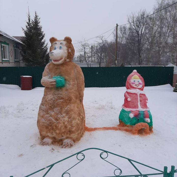 В Лаишевском районе создали снежные фигуры персонажей любимого мультфильма