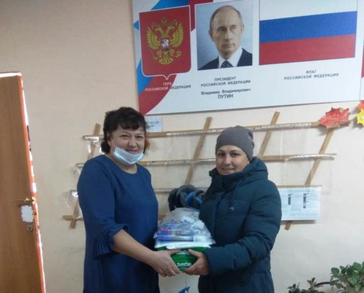Школьная библиотека Лаишевского района получила подарок