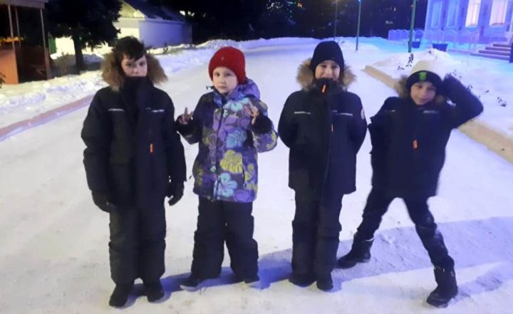 Детям из Лаишевского детдома сделали новогодний подарок для игр на свежем воздухе