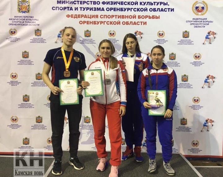 Лаишевские спортсменки вошли в тройку лидеров первенства ПФО по вольной борьбе
