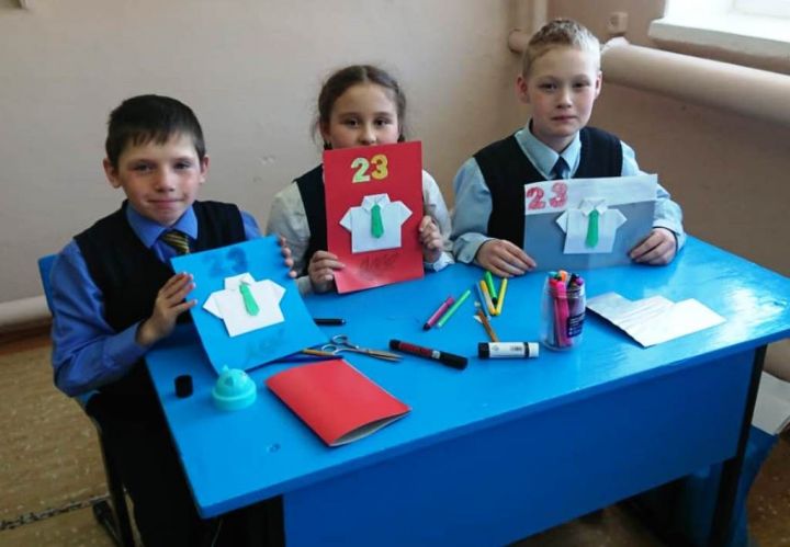 Школьники Лаишевского района подготовили подарки защитникам Отечества своими руками