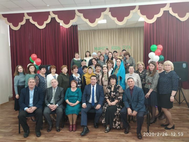 Звезды татарской эстрады посетили школу в Лаишевском районе