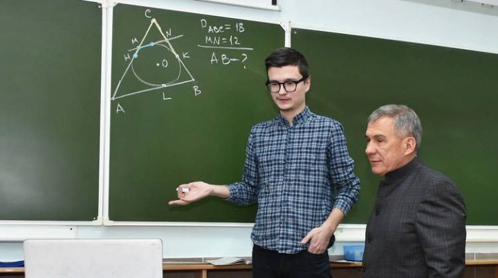 Президент Татарстана лично проверил, как будет проводиться дистанционное обучение в школах